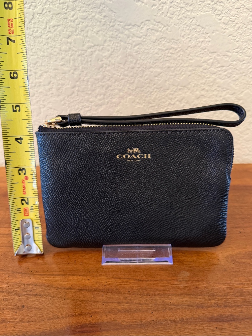 Coach Corner Zip Wristlet Black Crossgrain Leather with Gold Hardware, NWT, $88 - Picture 12 of 14